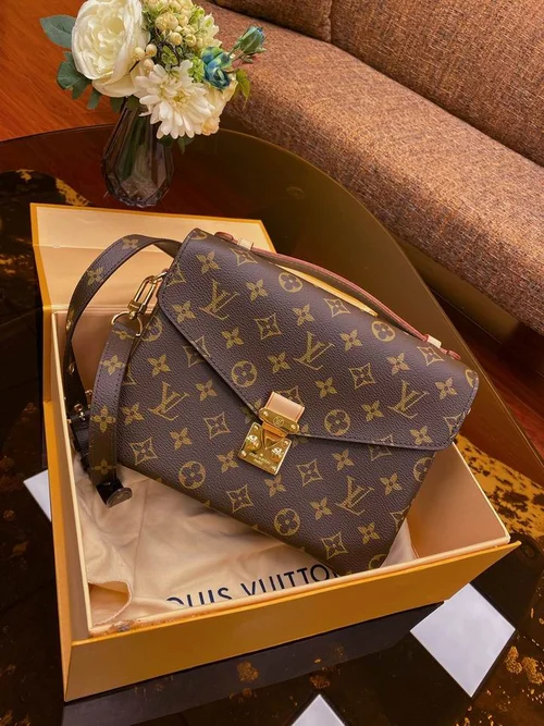 Louis Vuitton Original Messenger Bags Authentic Monogram Canvas