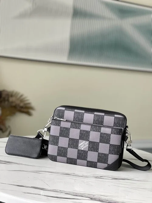 Louis Vuitton Original Messenger Bags Authentic Monogram Canvas