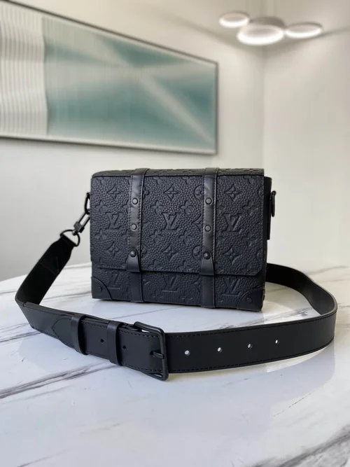 Louis Vuitton Original Messenger Bags Authentic Monogram Canvas