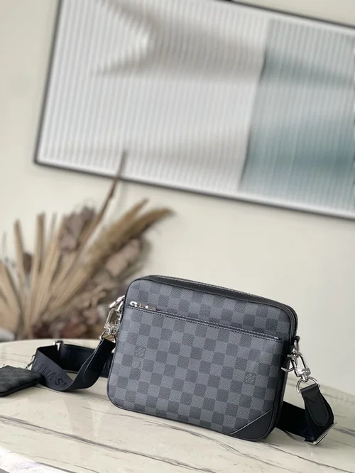 Louis Vuitton Original Messenger Bags Authentic Monogram Canvas