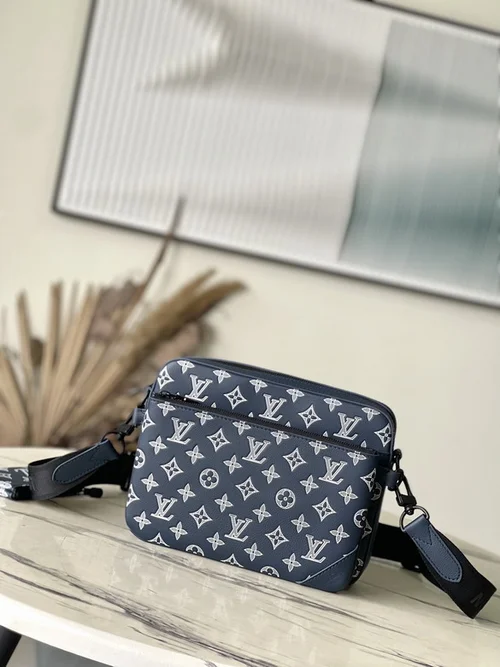 Louis Vuitton Original Messenger Bags Authentic Monogram Canvas