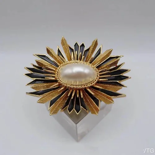 Balenciaga Jewelry Balenciaga brooch