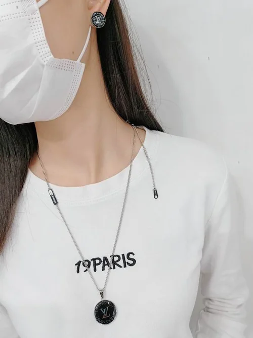 LV Jewelry LV Suits