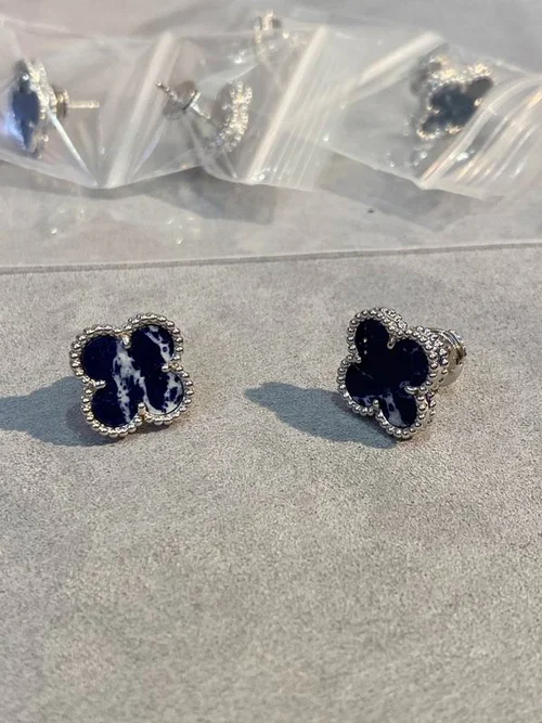 Van Cleef & Arpels Van Cleef& Arpels Earring