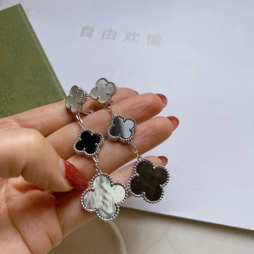 Van Cleef & Arpels Van Cleef& Arpels Earring