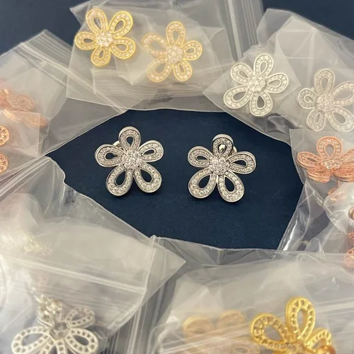 Van Cleef & Arpels Van Cleef& Arpels Earring