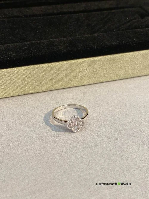 Van Cleef & Arpels Van Cleef & Arpels ring