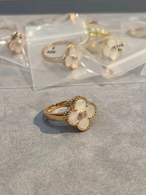 Van Cleef & Arpels Van Cleef & Arpels ring