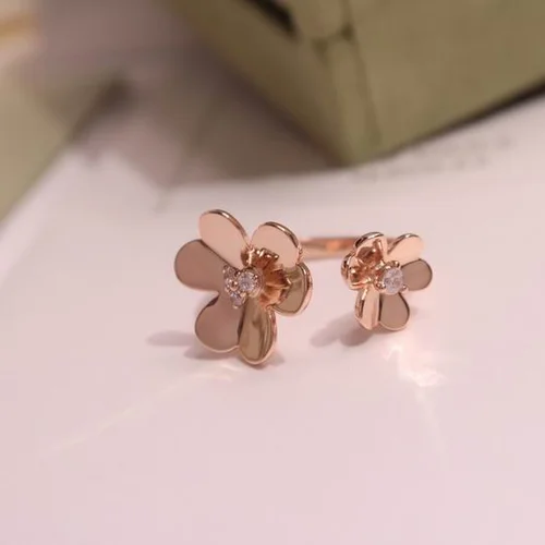 Van Cleef & Arpels Van Cleef & Arpels ring