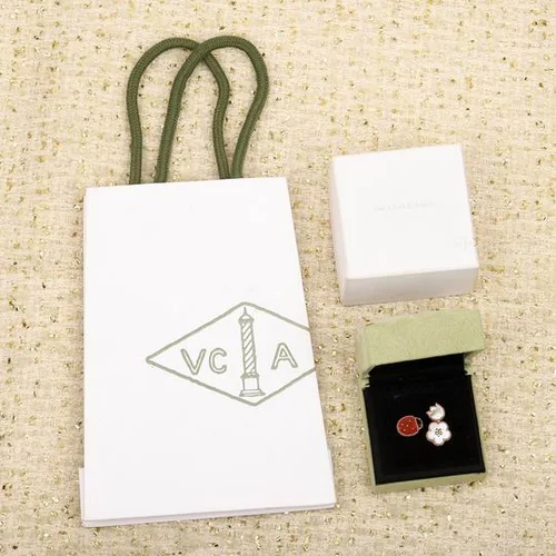 Van Cleef & Arpels Van Cleef & Arpels ring