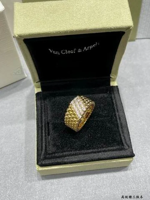 Van Cleef & Arpels Van Cleef & Arpels ring