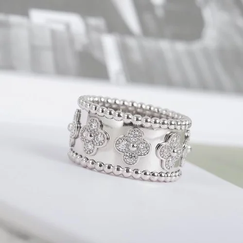 Van Cleef & Arpels Van Cleef & Arpels ring