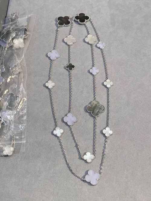 Van Cleef & Arpels Van Cleef & Arpels suits