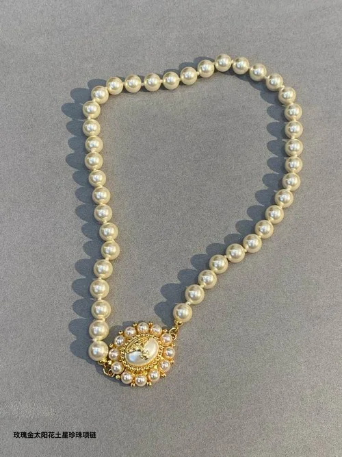 Vividness Westwood  Jewelry Vividness Westwood necklace