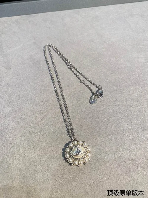Vividness Westwood  Jewelry Vividness Westwood necklace