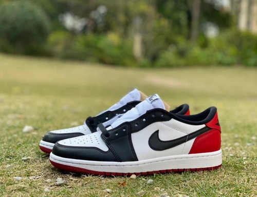 Air Jordan 1 Low Black Toe Iconic Low-Top Sneaker 555088-125