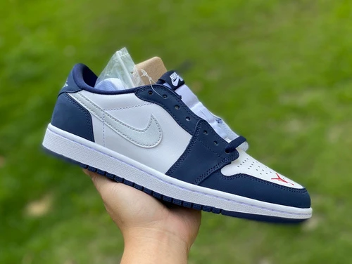 Air Jordan 1 SB Low Midnight Navy Navy Sneakers