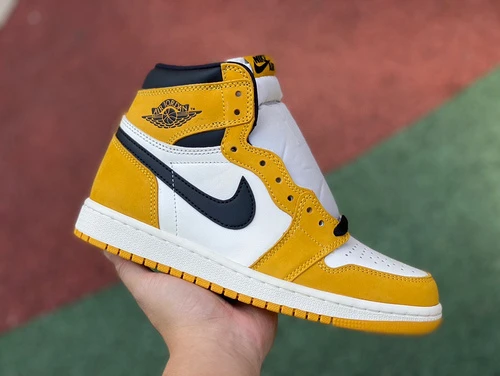Air Jordan 1 High OG Yellow Ochre High-Top Sneaker DZ5485-701