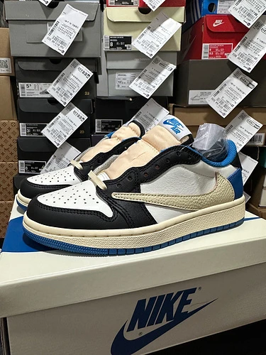 Travis Scott x Air Jordan 1 Lightning  DV3564-001