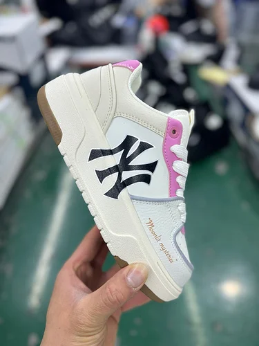 MLB White Pink NY Print Chukky Classic Shoes