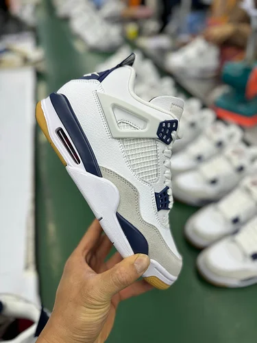 Value Version AJ4 SB White Blue Gum Sole Sneakers Nike SB x Air Jordan 4 Navy DR5415-100