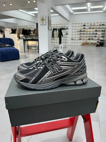 Pure Original NB 1906R Grey Black Sneakers M1906RES