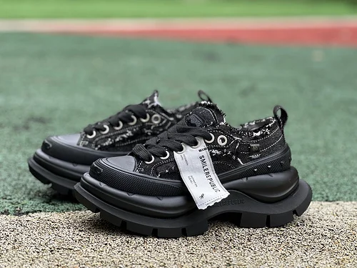 SMILEREPUBLIC Dad Shoes Black