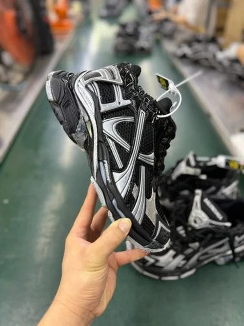 VG Balenciaga Runner 7.0