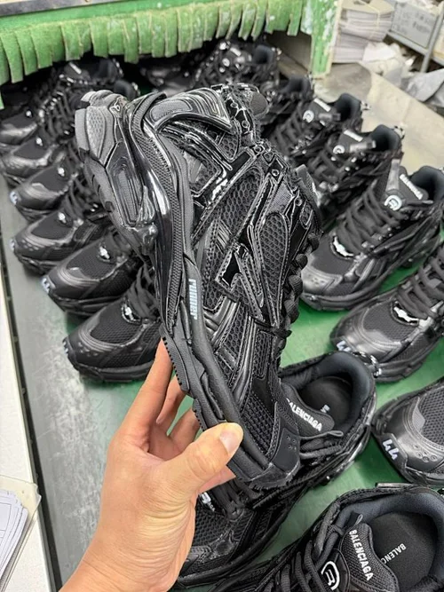 i8 Version Balenciaga Runner 7.0 Black