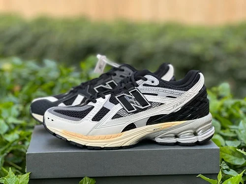 NB1906 Black Beige U1906NC