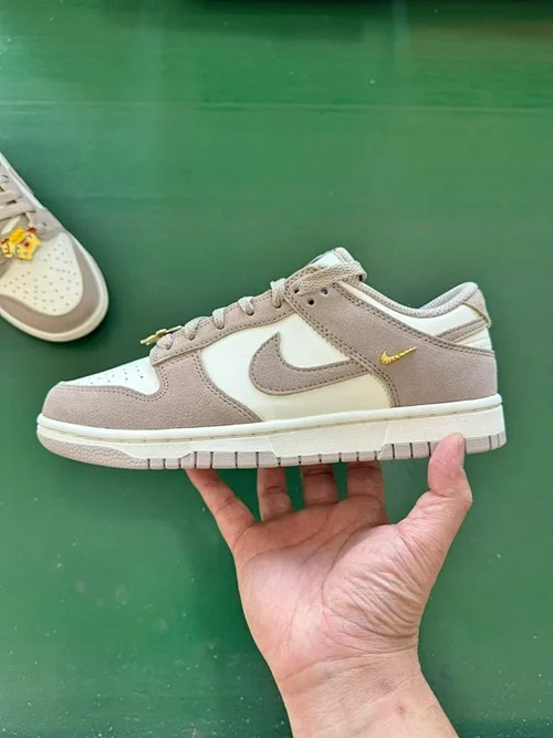 CS Version Dunk Year of the Horse Gold Hook Milk Tea IB4417-105