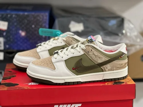 Dunk SB Year of the Horse Christmas Pack IQ1118-220