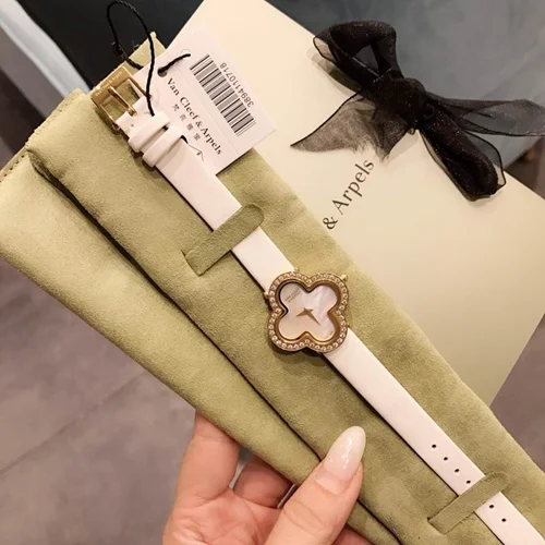 Van Cleef & Arpels Watch Van Cleef Arpels 30mm